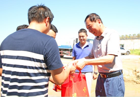 1534387167662947.jpg 鐘總慰問-1.jpg